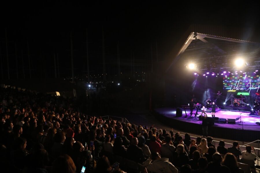  Bodrum Belediyesi Sarı Yaz Konserleri’ni Merve Özbey ile Sonlandırdı
