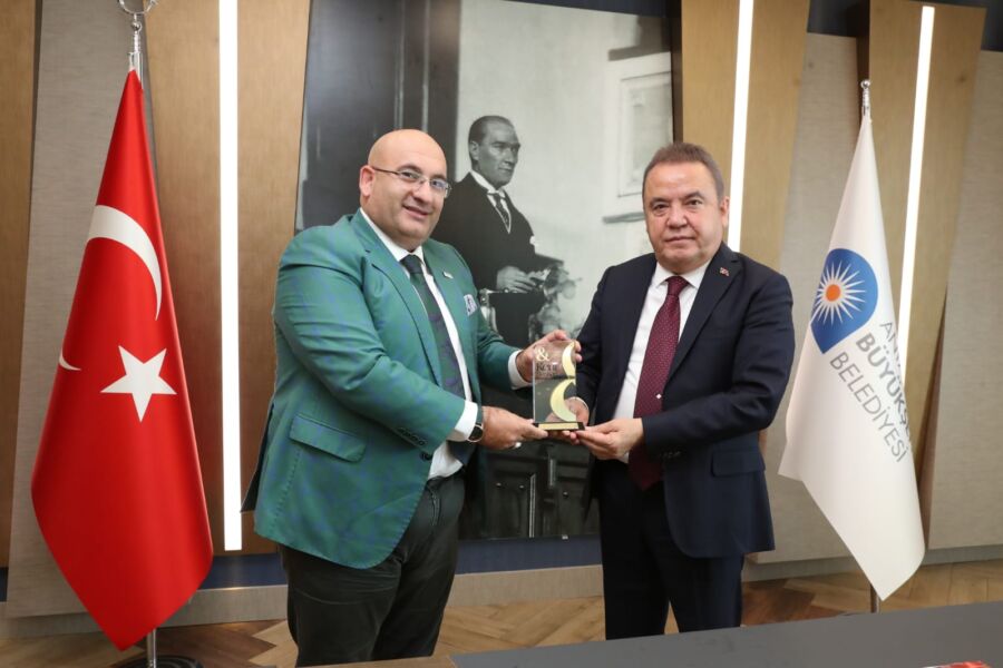  Antalya Büyükşehir, Kent ve Başkan Dergisi’nden Ödül Aldı