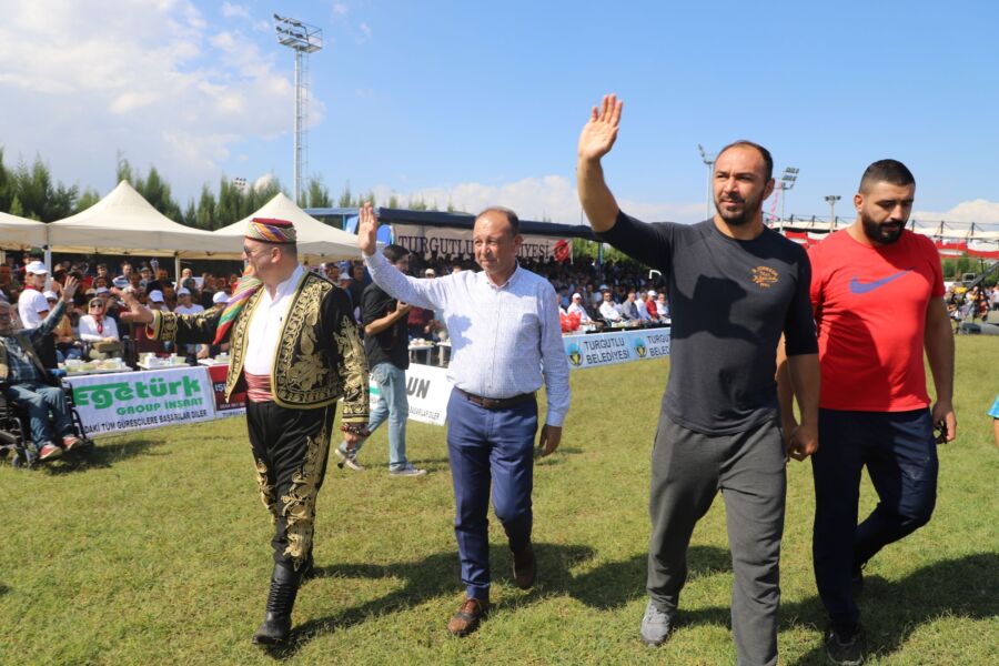  Turgutlu Belediyesi Yağlı Güreş Geleneğini Sürdürüyor