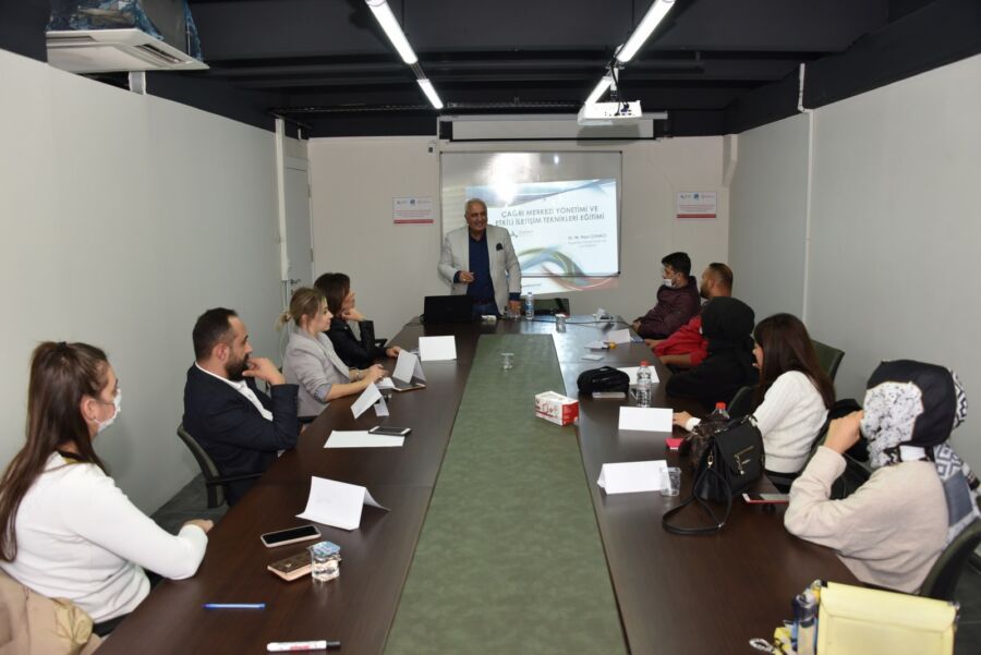  Yunusemre Belediyesi Personeline Etkili İletişim Eğitimi Verdi