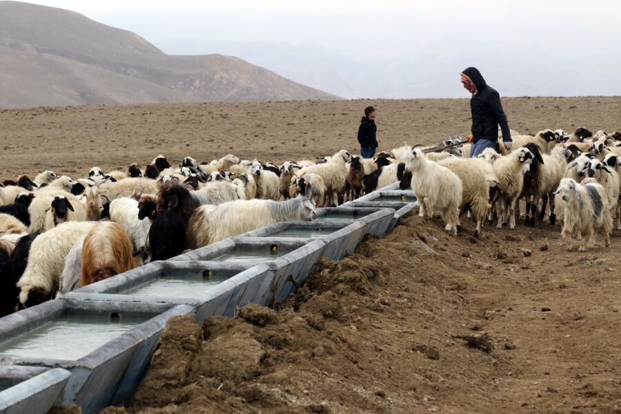  Van Büyükşehir, Başkaleli Çiftçilere Can Suyu Verdi