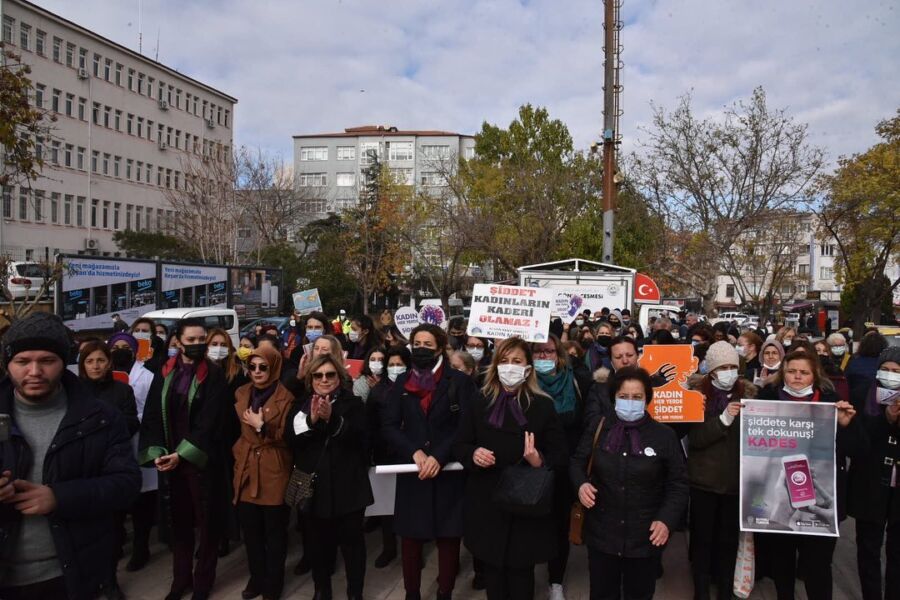  Keşan Belediyesi Kadına Yönelik Şiddet ile Mücadele Günü Yürüyüşü Düzenledi