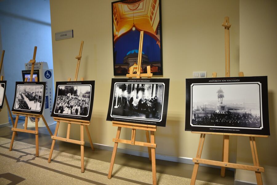  Bursa Büyükşehir, ‘Özel Fotoğraflarla Atatürk’ün Son Yolculuğu’ Fotoğraf Sergisi’ni Açtı