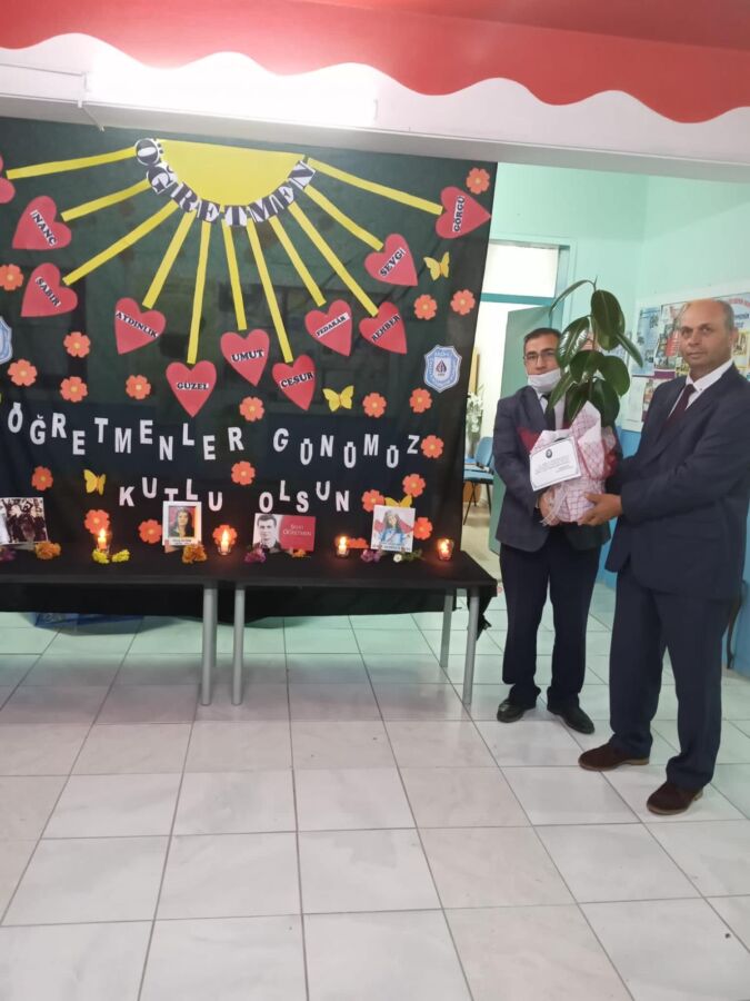  Salihli Belediye Başkanı Kayda’dan Öğretmenlere Çiçekli Kutlama