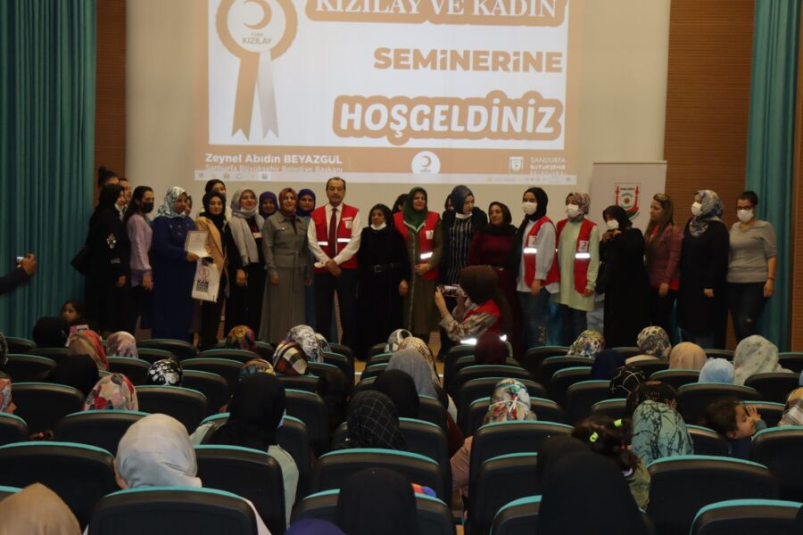  Şanlıurfa Büyükşehir Belediyesi ‘Kızılay ve Kadın’ Konulu Seminer Düzenledi