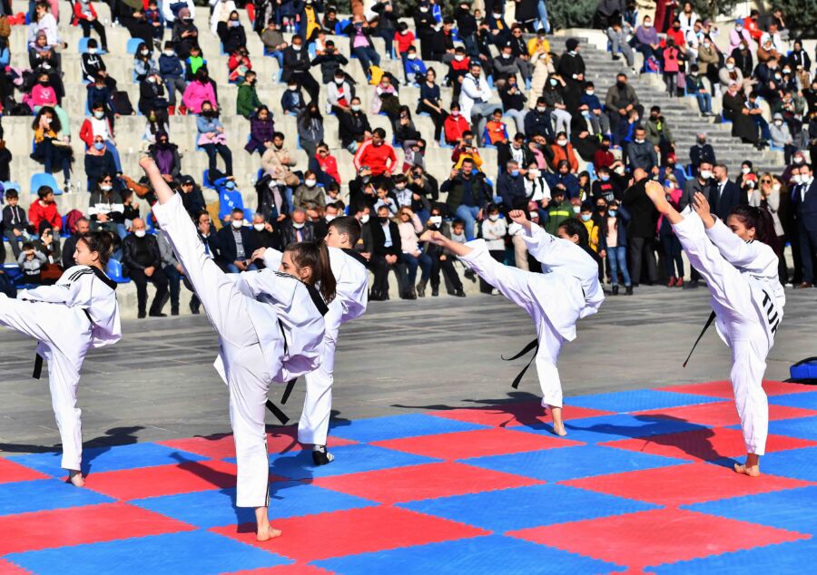  Ankara Büyükşehir Belediyesi’nin ‘Eğitim ve Spora Destek Projesi’ Başladı
