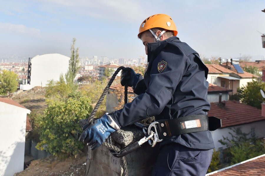  Ankara Büyükşehir İtfaiyesi’nden Kış Mevsimi Öncesi Baca Temizliği Uyarısı