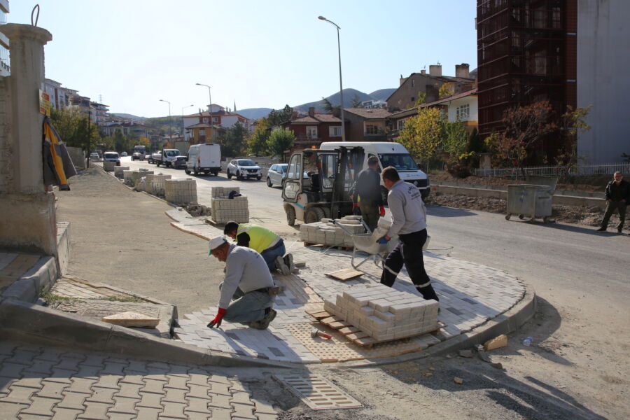  Çankırı Belediyesi, Bademlik Bölgesinde Trafik Sorununu Düzeltiyor