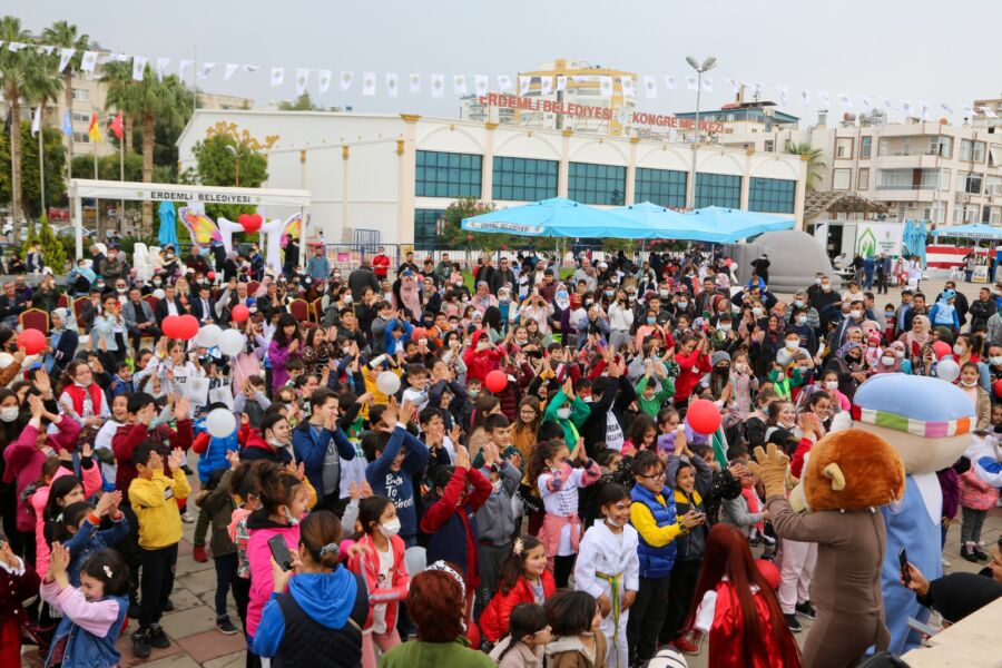  Erdemli Belediyesi’nin Düzenlediği ‘Akdeniz Çocuk Festivali’ Yoğun İlgi Gördü