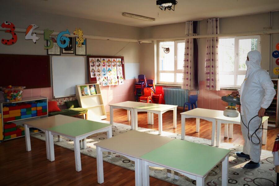  Ödemiş’te Okullar Ara Tatil Sonrası İçin Dezenfekte Ediliyor