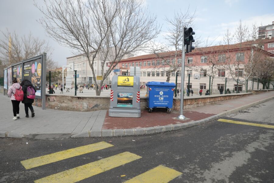  Nevşehir Belediyesi Yeni Nesil Yerüstü Çöp Konteynerlerin Dağıtımını Tamamladı