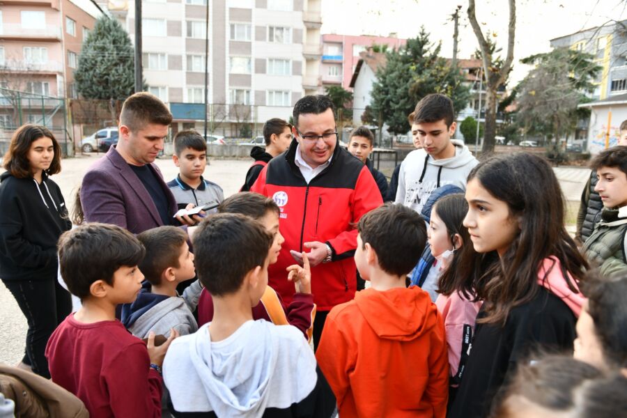  Mustafakemalpaşa Belediye Başkanı Kanar’dan Gençlere Müjde