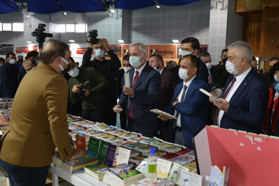  Isparta Belediyesi 5.Kitap Fuarı Kitapseverlere Kapılarını Açıldı