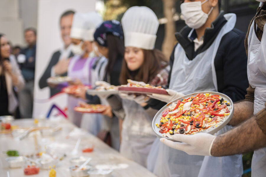  Mersin Büyükşehir, Dünya Engelliler Günü’nde Pizza Atölyesi Etkinliği Düzenledi