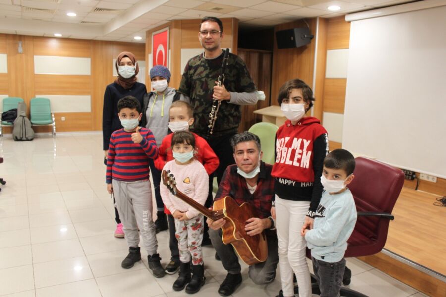  Bursa Büyükşehir, Tedavi Gören Çocuklar İçin Yeni Yıl Eğlencesi Düzenledi
