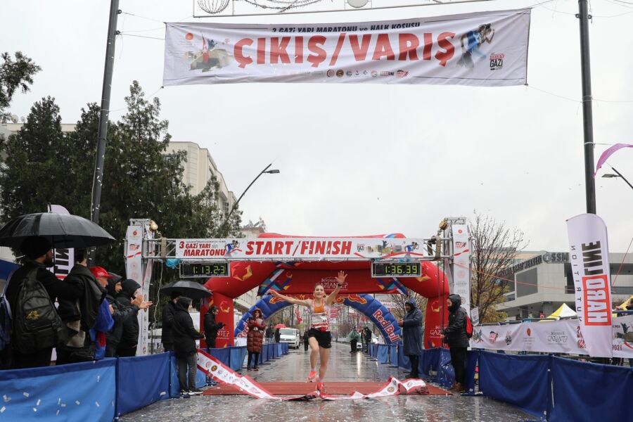  Gaziantep Büyükşehir, 100. Yıl İçin ‘3. Gazi Yarı Maratonu’ ile Koşu Düzenledi