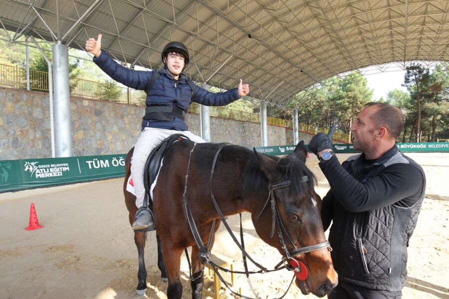  Gebze Belediyesi’nin Ödüllü Projesi: Atlı Terapi Eğitimleri
