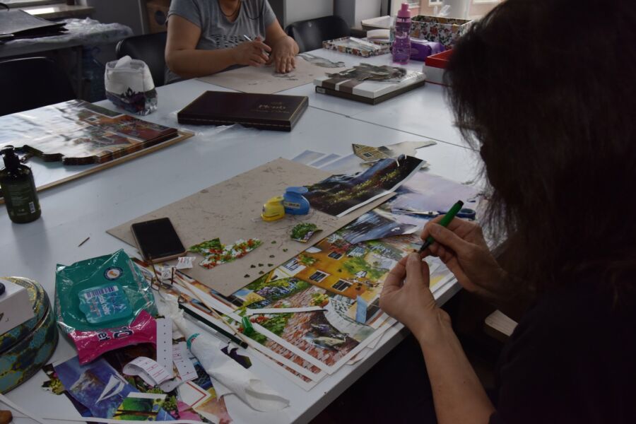  Bilecik Belediyesi Rölyef Kursunda Atık Kağıtlar Kadınların Elinde Sanata Dönüşüyor