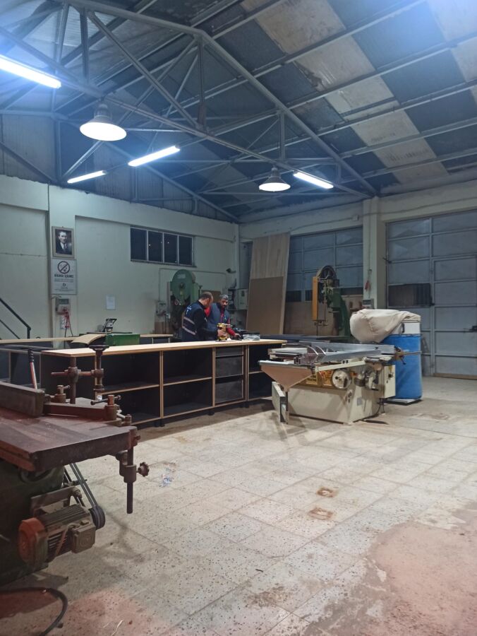  Şehr-i İzmit Kafe’nin Mobilyaları İzmit Belediyesi Öz Kaynaklarıyla Üretildi