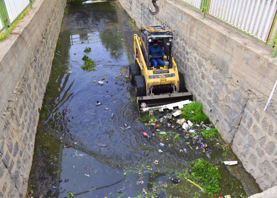  Ceylanpınar Belediyesi Antep Deresinde Temizlik ve İlaçlama Çalışmalarına Başladı