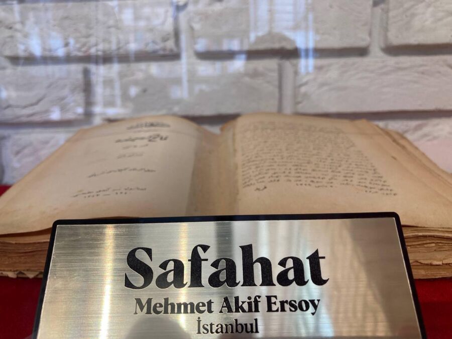  Kepez Belediyesi ‘Safahat’ı Cemil Meriç Kütüphanesi’nde Sergileniyor