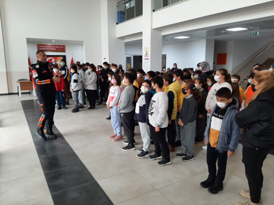  Silivri Belediyesi 15 Bin Öğrenciye Afet ve Farkındalık Eğitimi Verdi