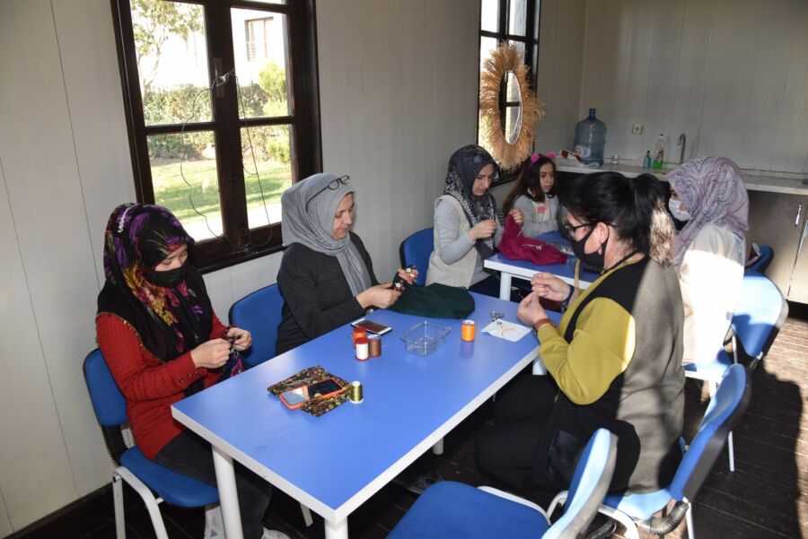  Yunusemre Belediyesi Horozköy Hanımlar Lokali  Kursiyerlerini Bekliyor