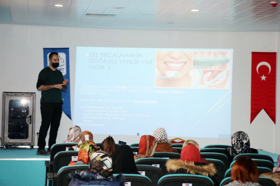  Edremit Belediyesi’nden Kursiyerlere Ağız ve Diş Sağlığı Eğitimi