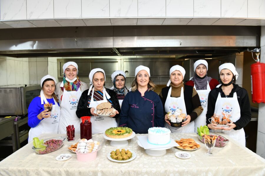  Çiğli Belediyesi’nin Pastacılık Kursiyerleri Harikalar Yaratıyor