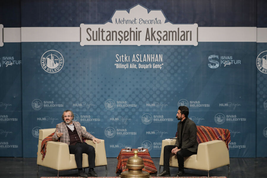  Sivas Belediyesi Kültür Etkinliklerinde Yazar Sıtkı Aslanhan Sivaslılar ile Buluştu