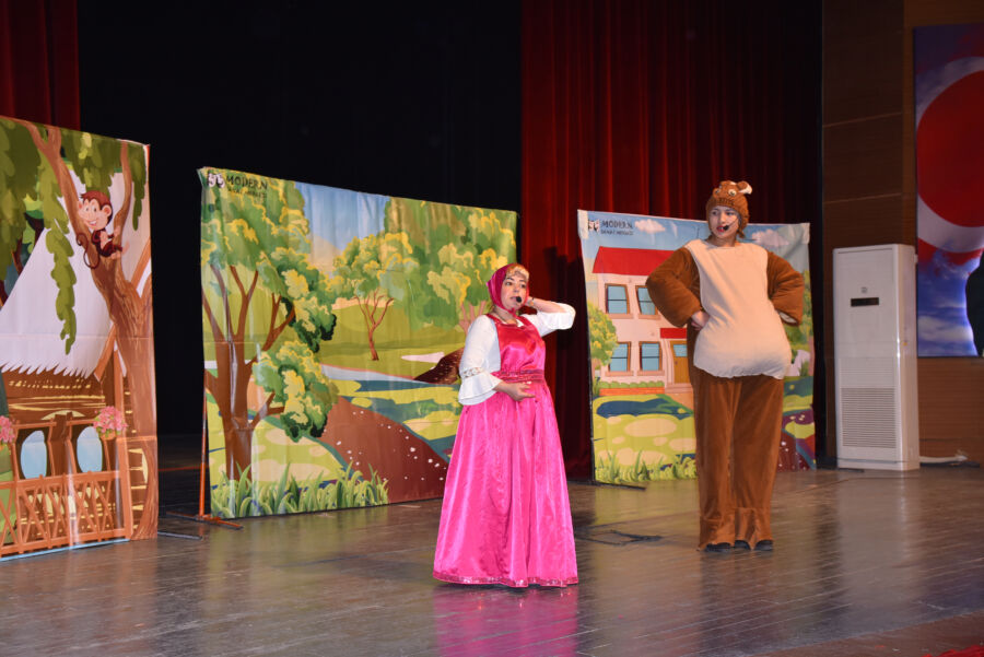  Ceyhan Belediyesi, Çocuklar İçin Tiyatro Etkinlikleri Düzenledi