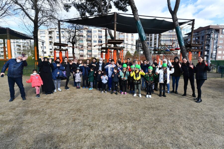  İzmir Büyükşehir Belediyesi, İşitme Engelli Ebeveynlerin Çocuklarını Ağırladı