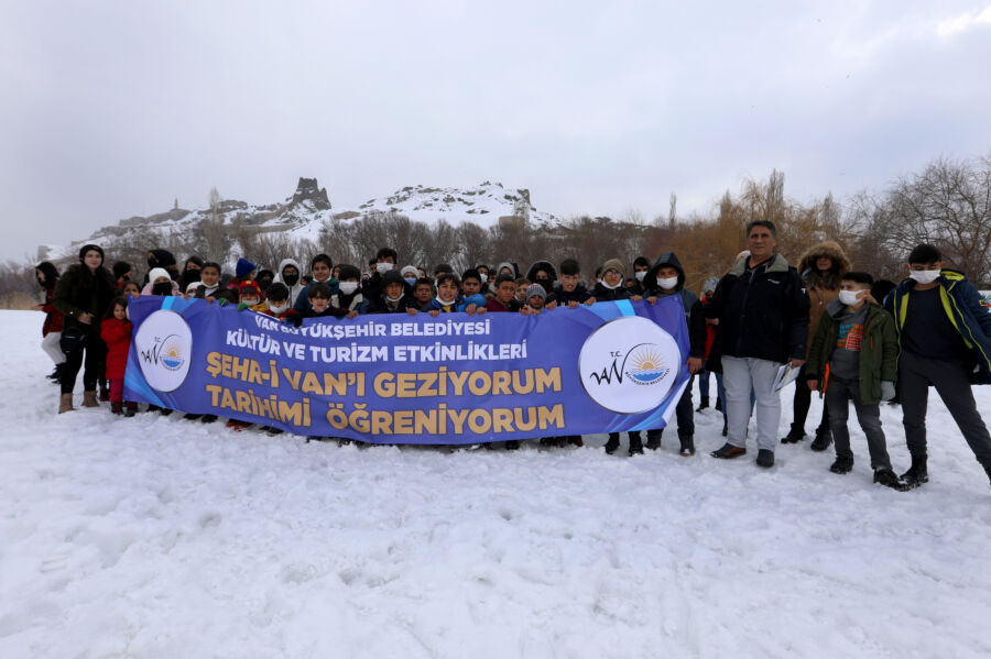  Van Büyükşehir Öğrencilere Kent Tanıtım Gezisi Düzenledi