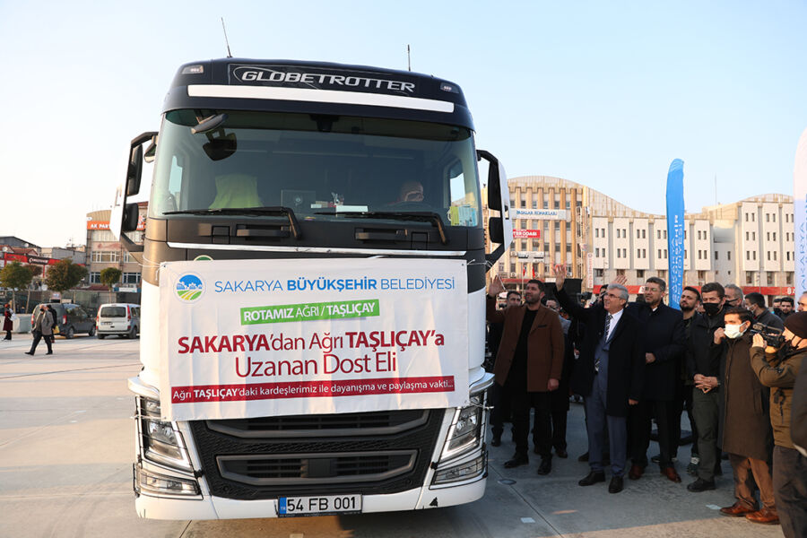  Sakarya Büyükşehir Belediyesi, Kardeş Belediyesi Taşlıçay’a 700 Koli Gıda Gönderdi