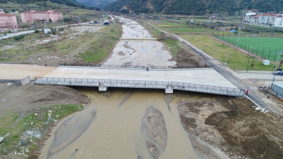  Salihli Belediyesi Tarafından Gümüşçayı Köprüsü Ulaşıma Açıldı