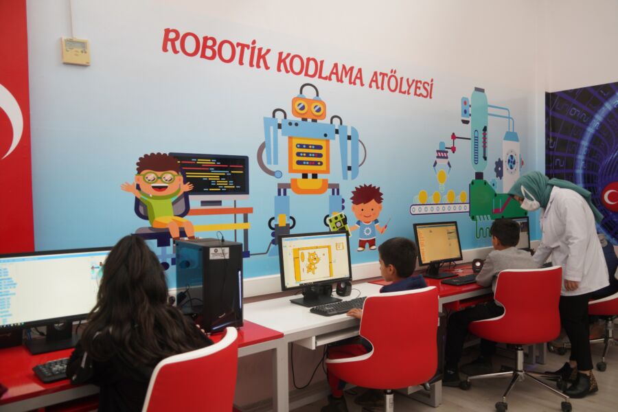  Diyarbakır Büyükşehir, Çocuklara Robotik Kodlama Eğitimi Veriyor