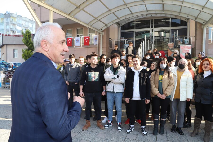  Akdeniz Belediyesi YKS’ye Hazırlanan Öğrencileri Karla Buluşturdu