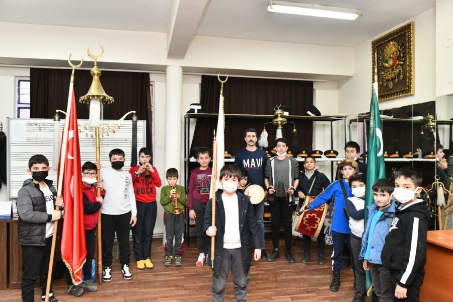  Mustafakemalpaşa Belediyesi  Çocuklar İçin Mehter Kursu Düzenliyor