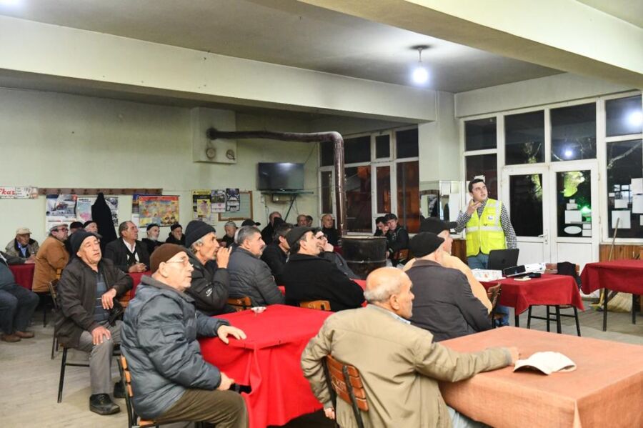  Mustafakemalpaşa Belediyesi’nden Ceviz Üreticilerine Eğitim Desteği
