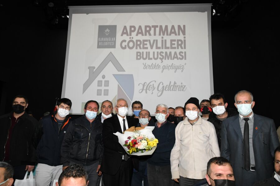  Karabağlar Belediye Başkanı Selvitopu Apartman Görevlileriyle Buluştu