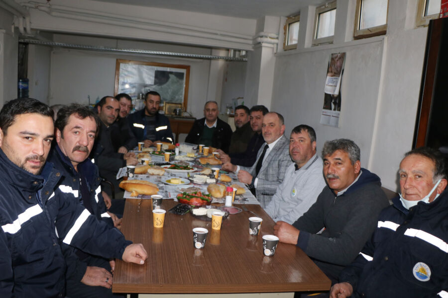  Çınarcık Belediye Başkanı Soyer, Kar Temizleme Personeli ile Kahvaltıda Buluştu