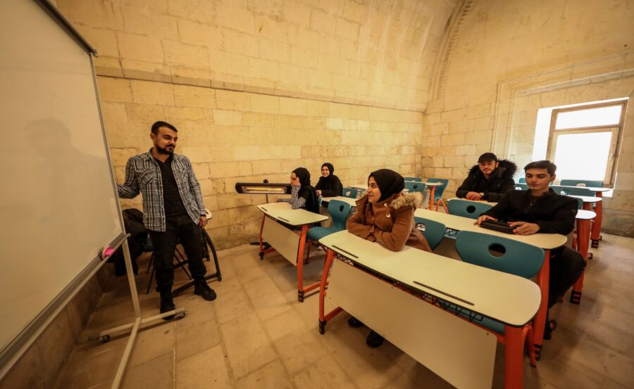  Diyarbakır Büyükşehir ‘Tarihi Hatuniye Medresesi’ni Eğitim Yuvasına Dönüştürdü