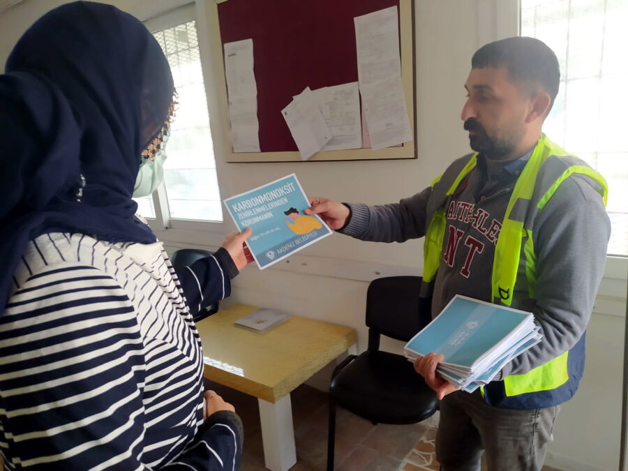  Akdeniz Belediyesi, Soba Zehirlenmelerine Karşı Uyarıcı Broşürler Dağıttı