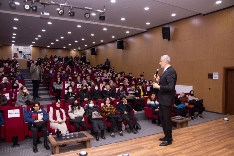  Simav Belediyesi, Üniversite Sınavına Hazırlanan Öğrencilere Konferans Düzenledi