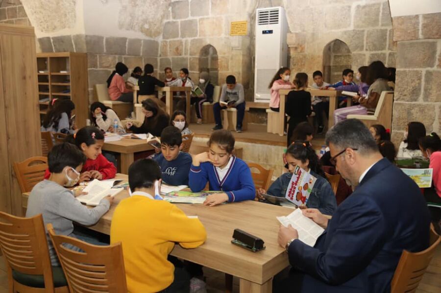  Payas Belediyesi Gençlere Kitap Okuma Alışkanlığı Kazandırıyor