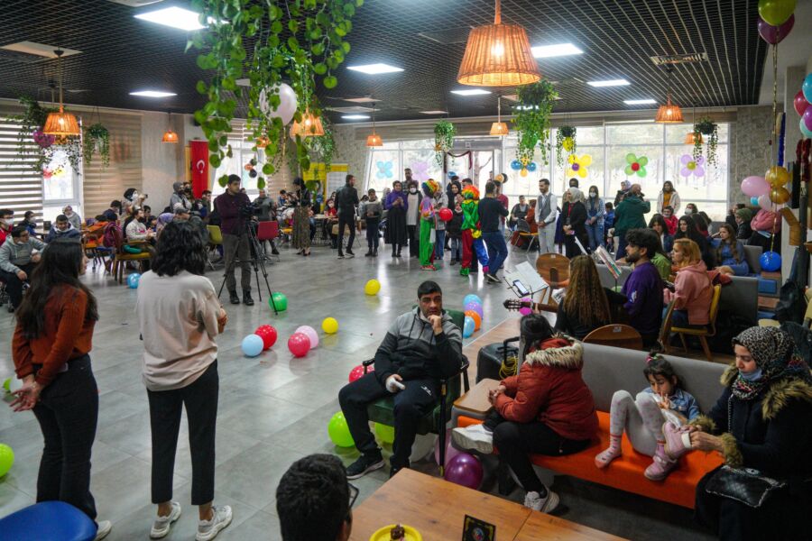 Diyarbakır Büyükşehir, Engelli Bireyleri Üniversite Öğrencileriyle Buluşturdu