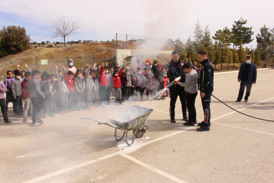  Antalya Büyükşehir İlkokul Öğrencilerine Yangın Tatbikatı Gerçekleştirdi