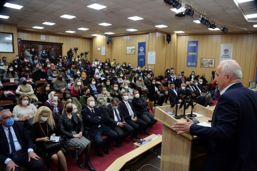  Akdeniz Belediyesi’nden Bağımlılıkla Mücadelede El Ele Paneli