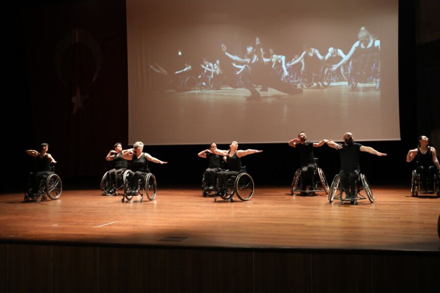 İzmit’te ‘Tekerlekli Sandalye Dans’ Gösterisi