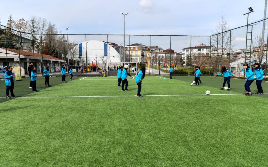  Esenyurt Belediyesi, Kızlara Özel Futbol Kursu Açtı
